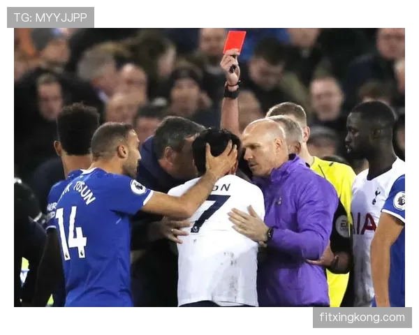 努涅斯红牌争议：判罚尺度与情绪管理如何共同影响比赛走向